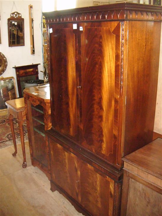 Modern mahogany cocktail cabinet(-)